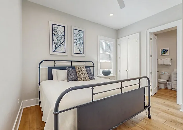 Brillant Near With Shared Pool Balcony And Washer & Dryer *